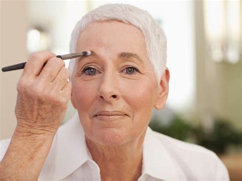 20 Simple Makeup Tips And Tricks To Hide Signs Of Age For Women Over 50