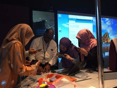 Kebaikan membantu proses pengajaran dan pembelajaran melalui teknologi dapat membantu proses pembelajaran dan pengajaran (p&p) dengan sambungan bahan bantu mengajar yang menjimatkan masa, tenaga dan ruang penggunaan teknologi dalam pendidikan juga dapat menjimatkan aspek. GE6543 Teknologi Maklumat dalam Pendidikan