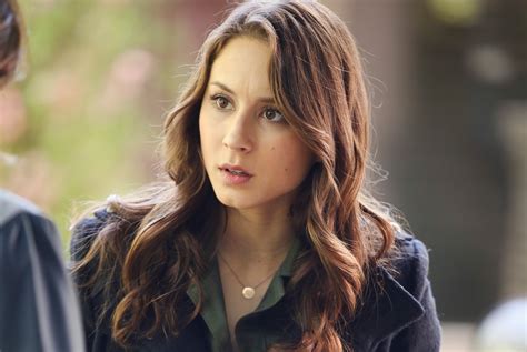 There Could Be A Weird Twist To That Spencer Has A Twin Fan Theory On Pretty Little Liars