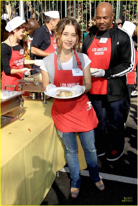 debby ryan and olesya rulin serve thanksgiving meals photo 350677 photo gallery just jared jr