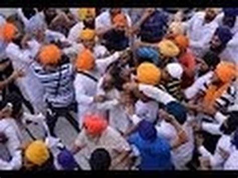 Dramatic Sword Fight Breaks Out Between Sikhs At Golden Temple In India