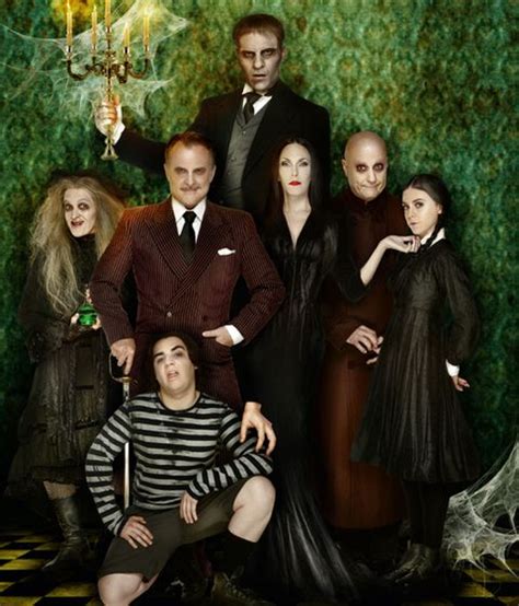¡primera Foto De La Familia Addams Llega A Madrid La Comedia Musical