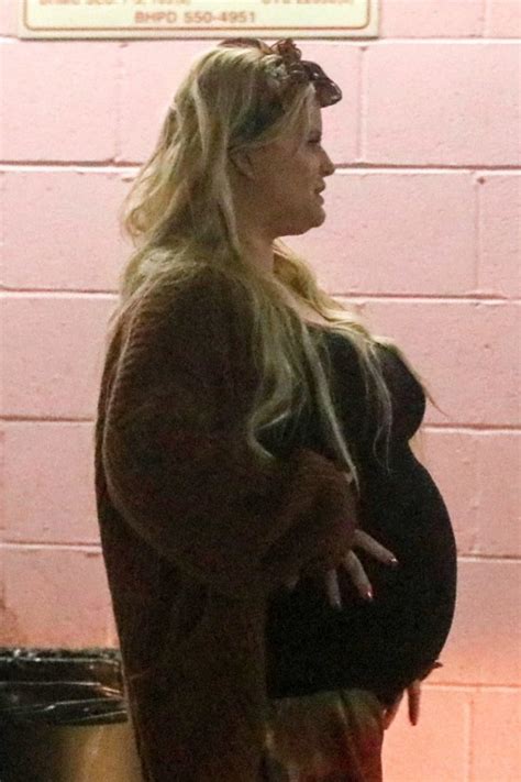 Jessica Simpson Pregnant Bump Looks Ready To Pop Ahead Of Due Date Metro News