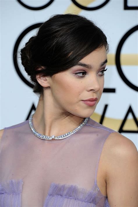 Hailee Steinfeld At 74th Annual Golden Globe Awards In Beverly Hills 01