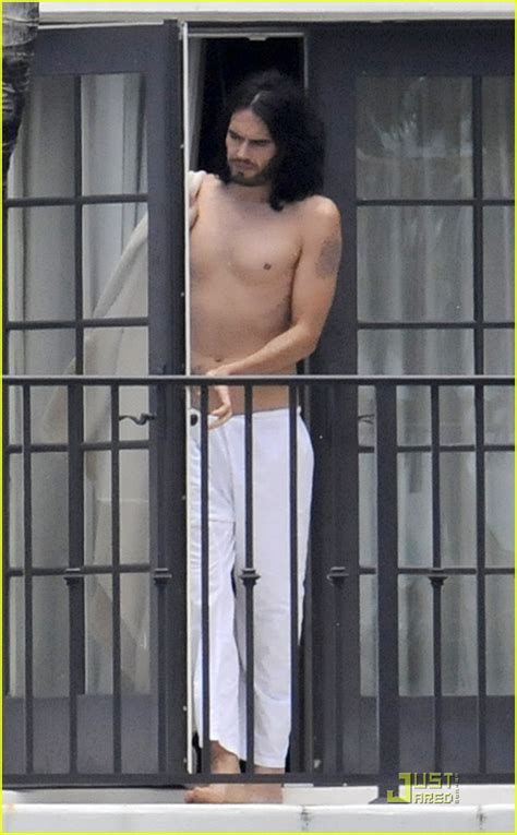 Russell Brand Shirtless Meditation In Miami Beach Photo Russell Brand Shirtless