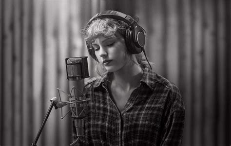 Taylor Swift Shares New Old Timey Version Of Christmas Tree Farm