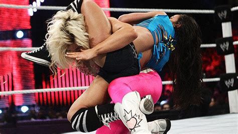 The Spiders Bite Aj Lee On Her Excruciating Black Widow Submission