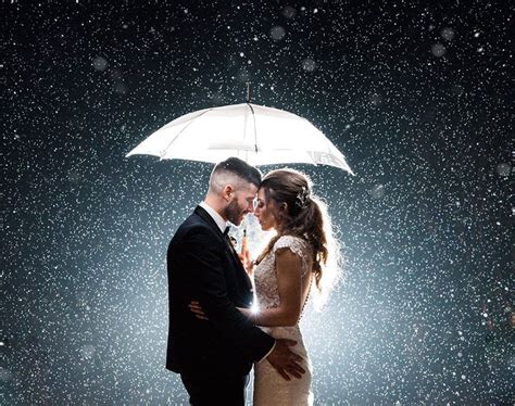 47 Couples Who Absolutely Nailed Their Rainy Day Wedding Photos Rain Wedding Photos Rain On