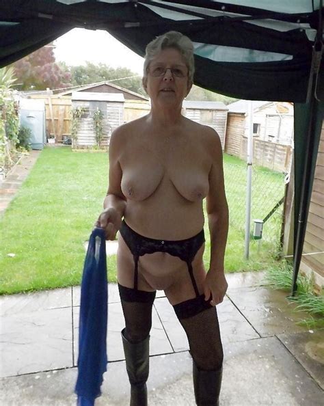 Xxx Older Posing Nude Granny Pussy Com
