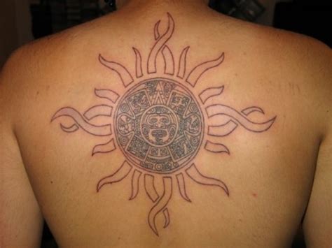 Tribal tattoo designs originating in polynesian cultures are perhaps the most popular choice nowadays. 28 Awesome Tribal Back Tattoos | Only Tribal