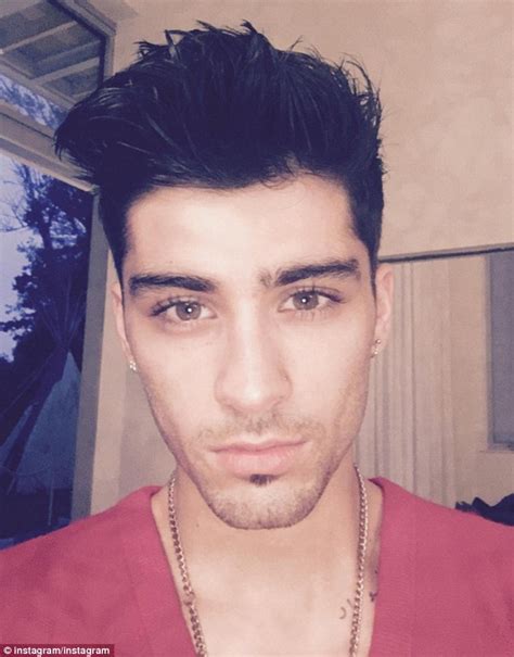 Zayn Malik Shares Clean Cut Instagram Selfie After Ditching His Hipster Beard Daily Mail Online