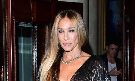 Sarah Jessica Parker Oozes Elegance In Shimmering Tiered Dress At The