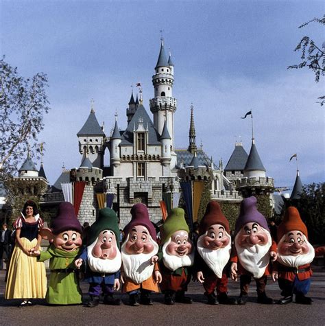 Yourland Snow White And The Seven Dwarfs In Front Of Sleeping Beauty