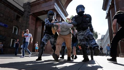 putin s uncertain future shadows a crackdown on moscow protests the new york times