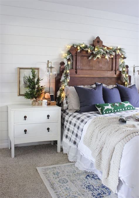 25 Christmas Bedroom Decor Ideas For A Cozy Holiday Bedroom