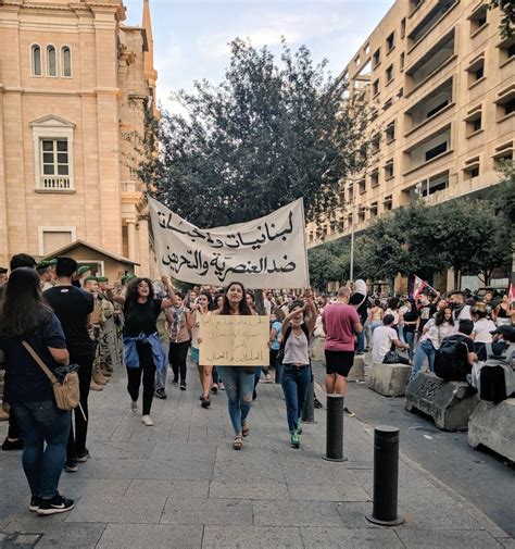 متظاهرات يكسرن صورة نمطية عن اللبنانيات وإشادات عربية بـ الجميلات الثائرات أريبيان بزنس
