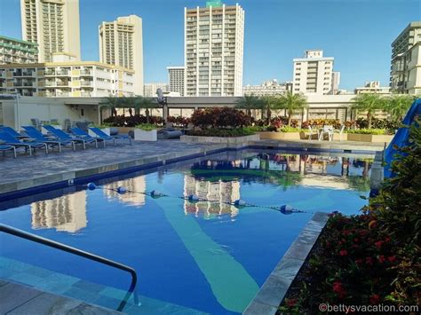 Review Hilton Waikiki Beach Hotel Hawaii Bettys Vacation