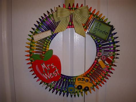 Scrappingwest Classroom Crayon Wreath Ive Got To Make This For My