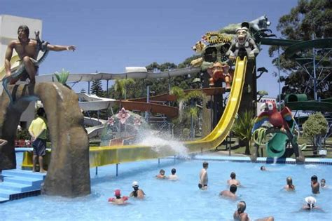 people are playing in the water at an amusement park