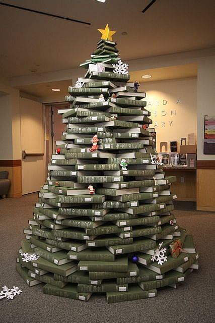 Christmas By The Book A Tree Created Entirely Out Of Books Bit Rebels
