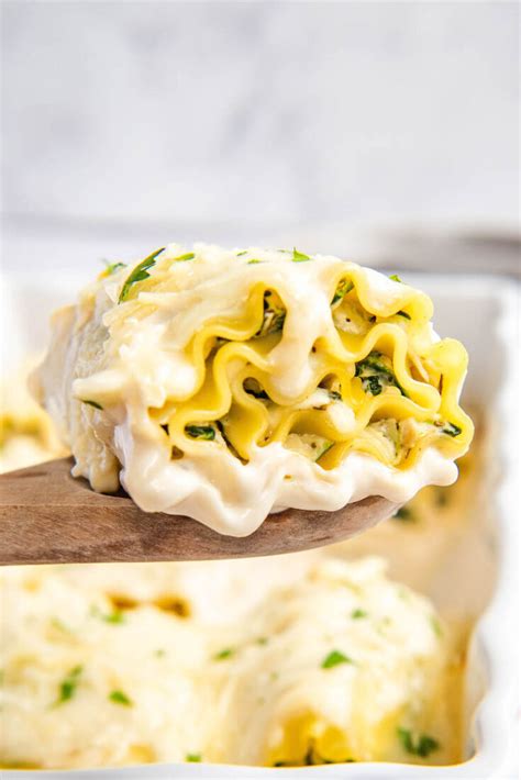 This creamy white chicken lasagna is a great alternative to a classic meat lasagna or a vegetarian lasagna, and so delicious in its own right.every bite of this lasagna just hits the spot, it is so good. Easy White Chicken Lasagna Rollups | Easy Dinner Ideas