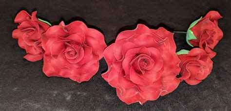5 Edible Deep Red Roses With 3 Bunches Of Babys Breath Gum Paste