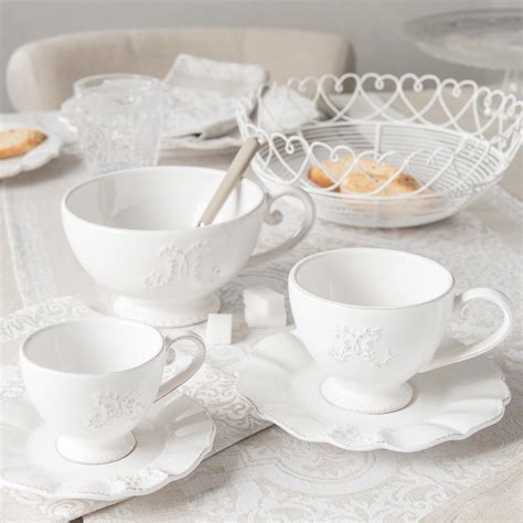Je veux trouver un bon kit/set d'art de la table bien noté et pas cher ici vaisselle maison du monde. Tasse et soucoupe à café en faïence blanche | Maisons du ...