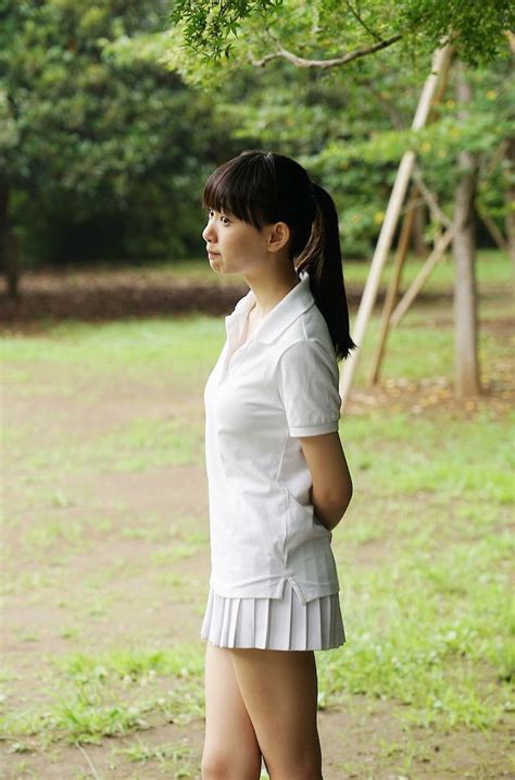 『フレッシュ！野外大撮影会 潮見凪紗さん 2 5』 潮見 美しいアジア人女性 テニスファッション