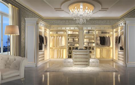 Luxury Walk In Closet