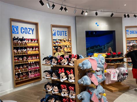 Photos Video Tour The First Walt Disney World Store In Orlando
