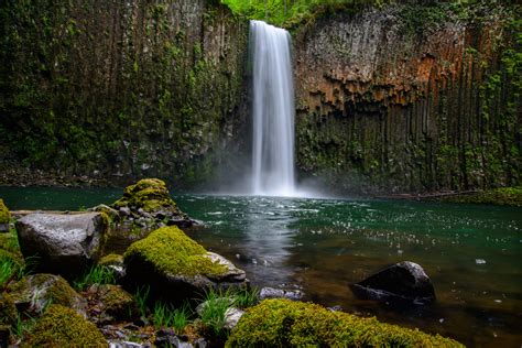 Download Moss Cliff Nature Green Waterfall 4k Ultra Hd Wallpaper