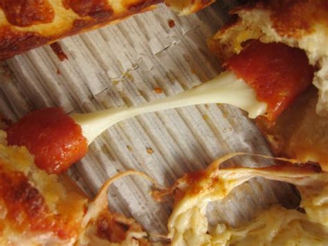 Review Little Caesars Pepperoni Stuffed Crust Deep Deep Dish Pizza Brand Eating
