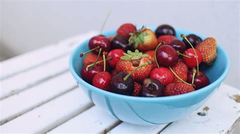 Photos Bowl Cherry Strawberry Food 1366x768