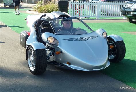 It's powered by a motorcycle engine, but looks more like a hybrid sports roadster, with a steering. URBAN TRANSPORT T-Rex three-wheeler superbike | Flickr ...