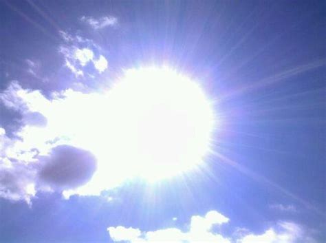 Definition of 太陽, meaning of 太陽 in japanese: 頭頂大太陽開車，防曬問題不可忽視! - 每日頭條
