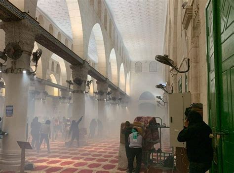 Israeli Police Attack Muslim Worshippers At Al Aqsa Mosque Causing Dozens Of Injuries