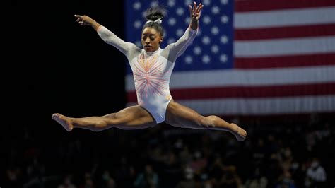She proved it by performing the yurchenko double pike vault at the gk u.s. Watch Simone Biles Pull Off a Move No Woman Has Done in a ...