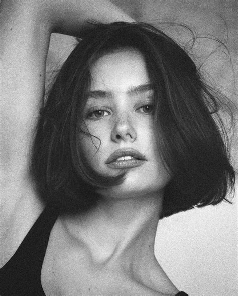 一頭及肩短髮，隨手撥亂都好看：從俄羅斯模特 Ksenia Kov 身上尋得造型靈感 The Femin