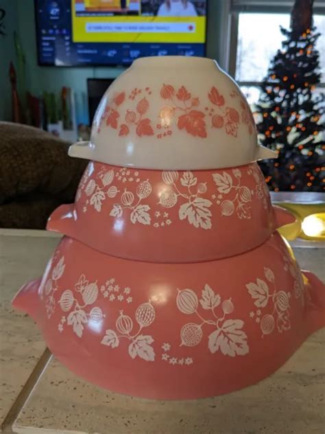 Set Of Vintage Pyrex Pink Gooseberry Cinderella Mixing Bowls