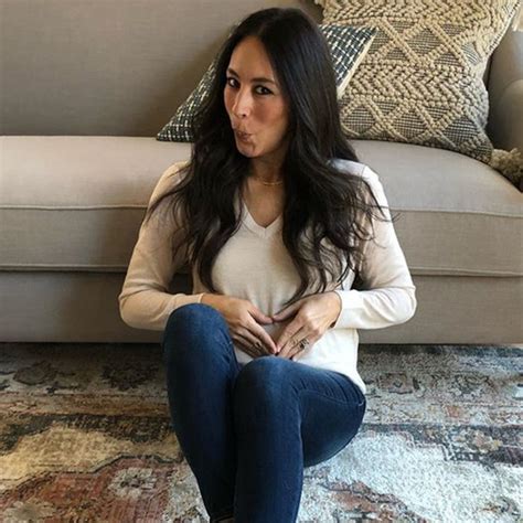 Joanna Gaines Shares New Pregnancy Photos No Hiding This Baby Bump E