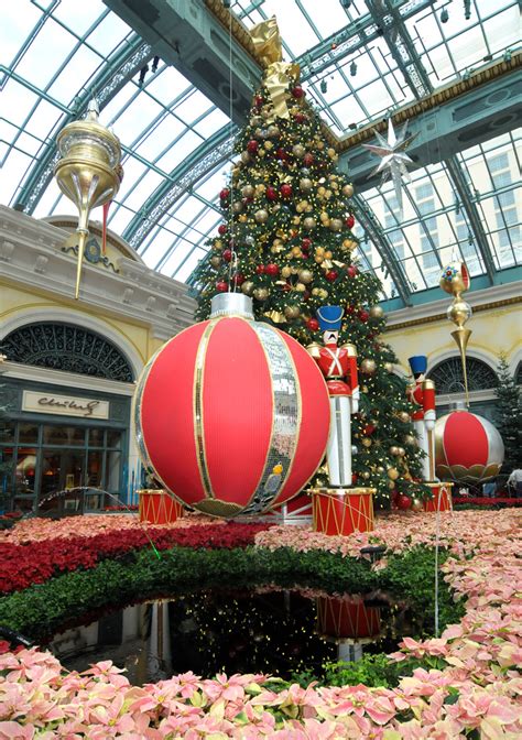 Christmas In Las Vegas Bellagio Hotel Fashionwindows Network