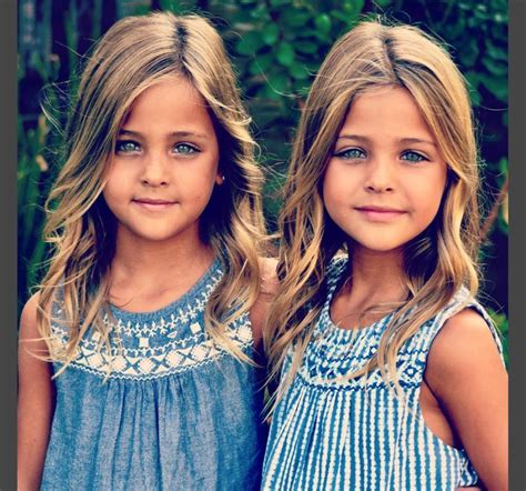 Die „schönsten Zwillinge Der Welt“ Modeln Bereits Spaß Muss Sein