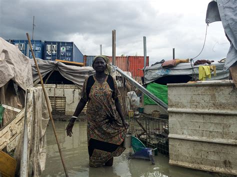 South Sudan: Displaced Persons Live in Flooded UN Camp ...