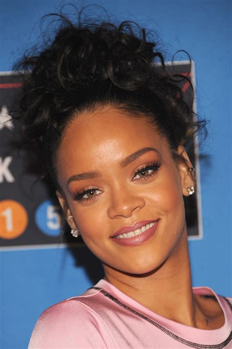 Rihannas Best Red Carpet Beauty Looks Teen Vogue