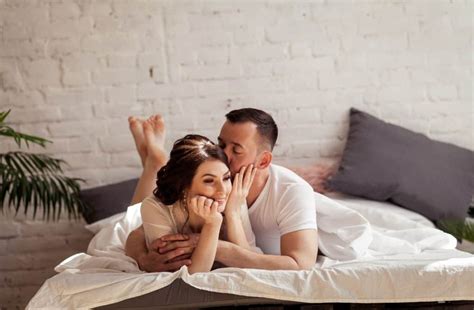 Best gift for marriage couple under 500. 4 Best Mattresses For Couples 2020 - Lully Sleep