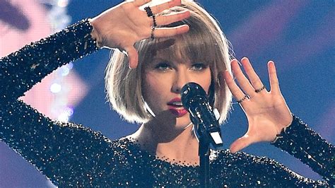 Taylor Swift Slays Out Of The Woods 2016 Grammys Performance Youtube