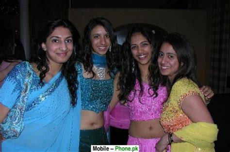 desi girls group wallpapers mobile pics