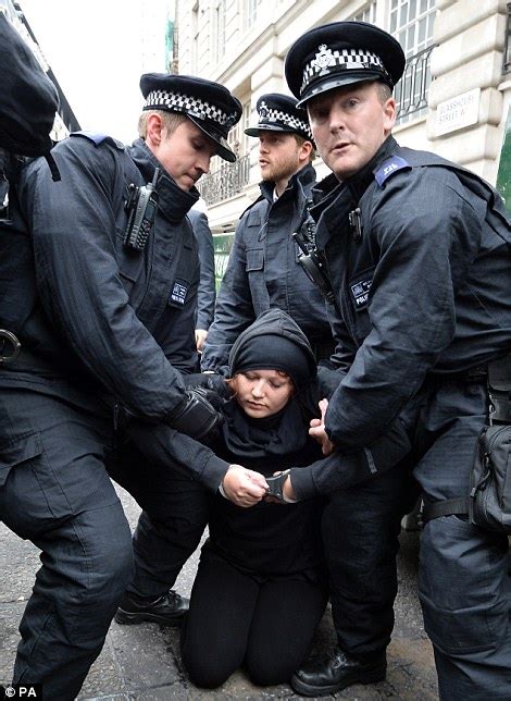 Hundreds Of Riot Police On Londons Streets As Officers Raid Squat Hq Of G8 Protesters Daily