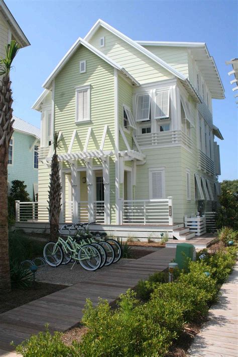 25+ Amazing Coastal Farmhouse Exterior Ideas For Renovation | Beach