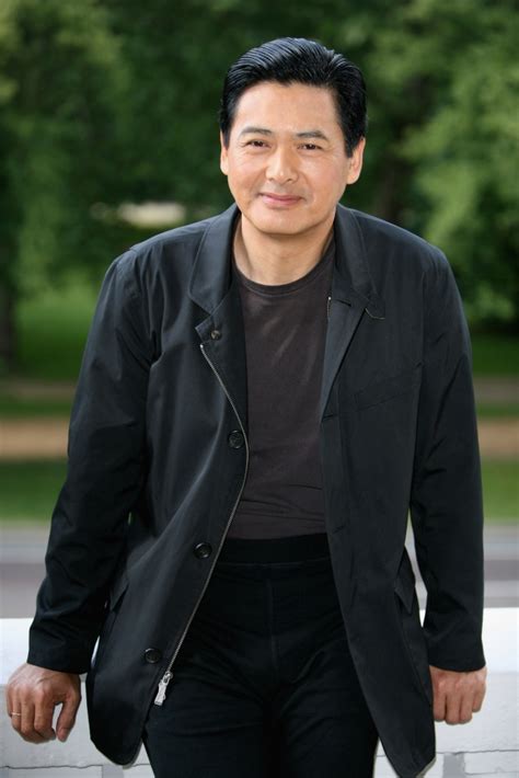 May 29, 2021 · 周潤發在電影《賭神》中飾演的高進被稱為「二哥」，因此一直延續到戲外，另外香港影視大亨向華強在《賭神》中飾演龍五一角，演技和形象. 響應獅子山精神 黃秋生：減價拍港片 | 台灣大紀元